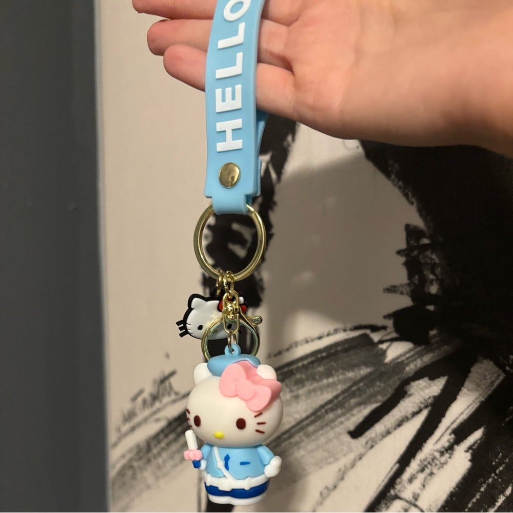 Hello Kitty Officer Keychain🩷 - Picture 5 of 5